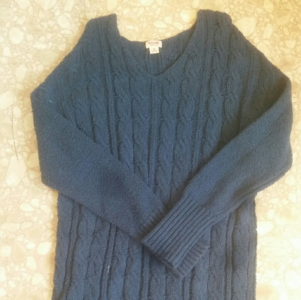 NAVY BLUE SWEATER